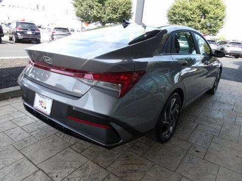 Used 2024 Hyundai Elantra Limited image 7