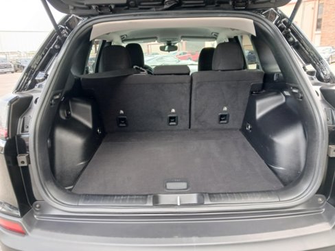 Used 2021 Jeep Cherokee Latitude w/ Mopar Interior Package image 15