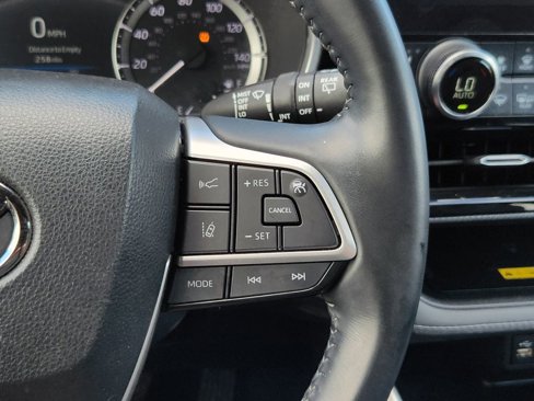 Used 2023 Toyota Highlander XSE image 28