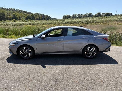 Used 2024 Hyundai Elantra Limited image 2