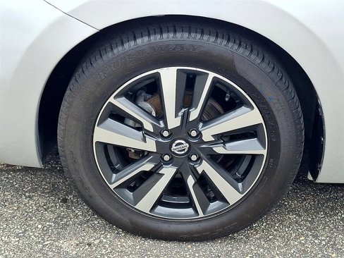 Used 2021 Nissan Versa SV image 11