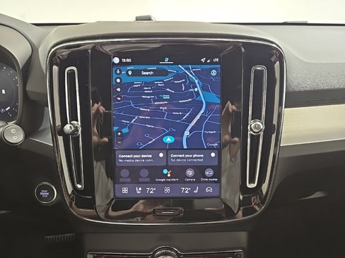 New 2026 Volvo XC40 B5 Ultra w/ Climate Package image 17