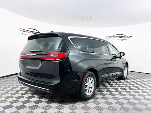 New 2025 Chrysler Pacifica Select image 8