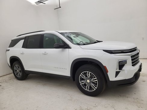 Certified 2025 Chevrolet Traverse LT image 1
