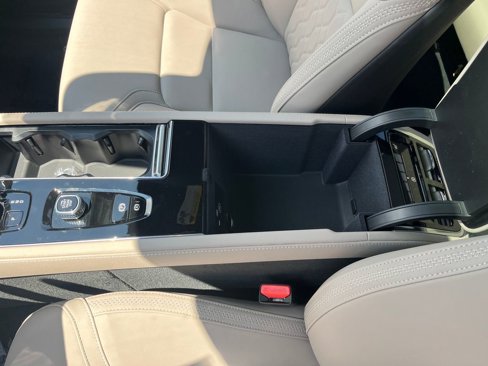 New 2026 Volvo XC90 B6 Plus w/ Protection Package Premier image 32