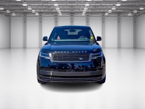 Used 2025 Land Rover Range Rover SV image 8