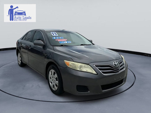 Used 2011 Toyota Camry LE image 2
