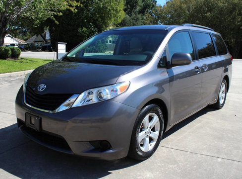 Used 2013 Toyota Sienna LE image 4