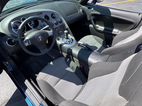 Used 2008 Pontiac Solstice Convertible w/ Preferred Package image 3