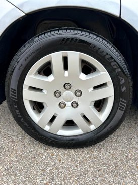 Used 2013 Dodge Avenger SE image 24