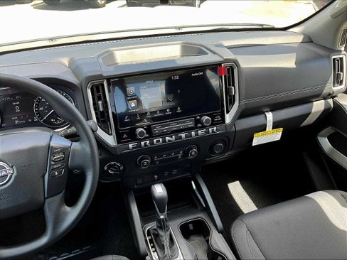 Certified 2025 Nissan Frontier SV image 18