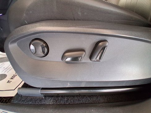 Used 2022 Volkswagen Tiguan SE R-Line image 13