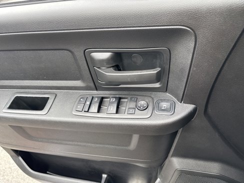 Used 2024 RAM 2500 Tradesman w/ Chrome Appearance Group image 12