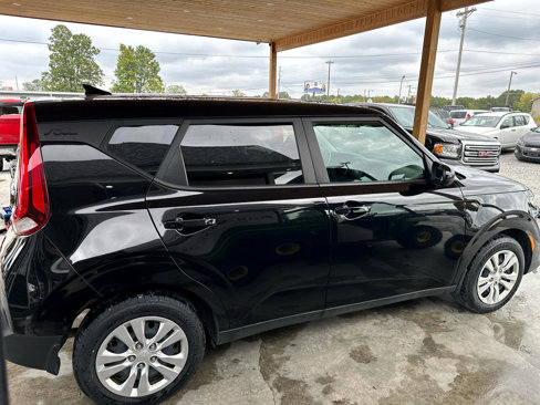 Used 2022 Kia Soul LX image 13