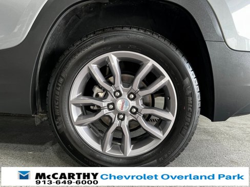 Used 2024 GMC Terrain SLT image 30