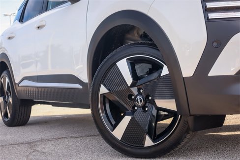 New 2026 Nissan Kicks SR image 2