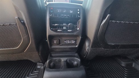 Used 2024 Jeep Grand Cherokee L Limited w/ Black Appearance Package image 21