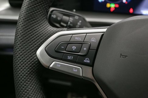 New 2025 Volkswagen Tiguan SE R-Line image 25