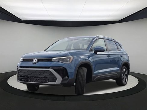 New 2025 Volkswagen Taos SE image 3