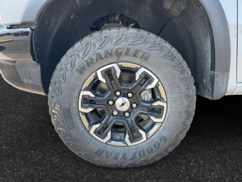 Used 2024 Chevrolet Silverado 1500 ZR2 image 7