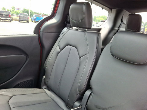 New 2025 Chrysler Pacifica Select w/ Uconnect Theater Family Group image 13