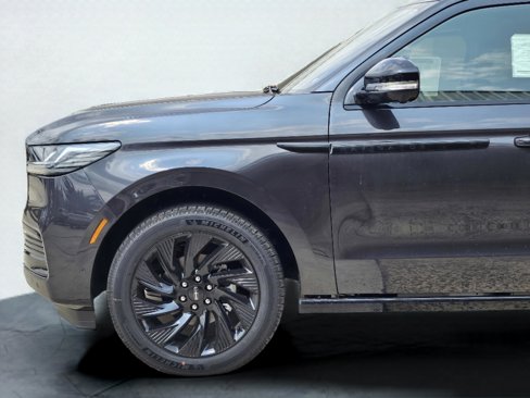 New 2025 Lincoln Navigator Reserve image 9