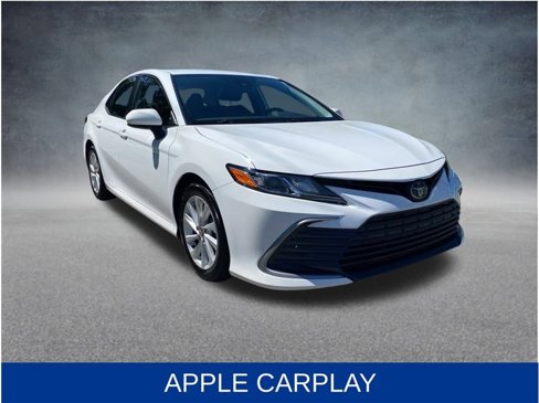 Used 2022 Toyota Camry LE image 4