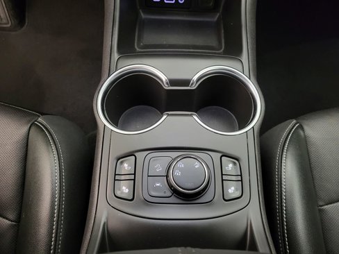 Used 2024 GMC Terrain SLT image 8