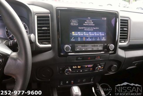Used 2024 Nissan Frontier SV w/ SV Convenience Package image 17