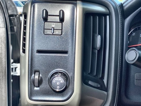 Used 2018 Chevrolet Silverado 1500 High Country image 17