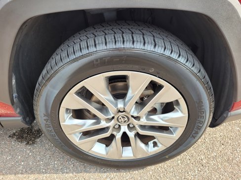 Certified 2021 Toyota RAV4 XLE Premium image 21