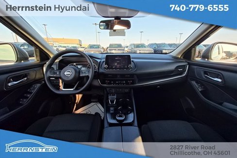 Used 2024 Nissan Rogue SV image 6