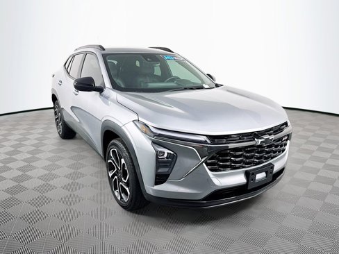Used 2025 Chevrolet Trax RS w/ Driver Confidence Package image 3