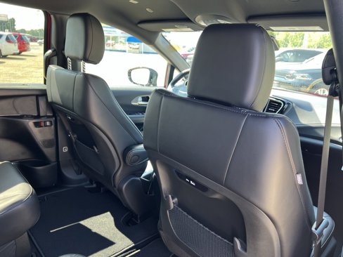 New 2026 Chrysler Pacifica Select image 14
