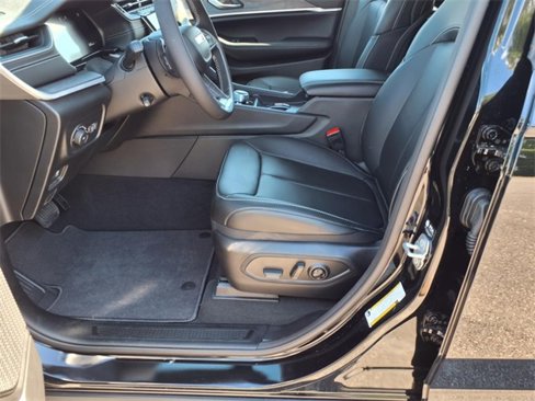 New 2025 Jeep Grand Cherokee Limited w/ Luxury Tech Group II image 11