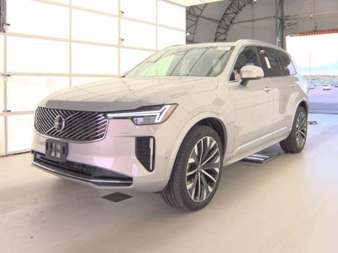 Certified 2025 Volvo XC90 B6 Plus image 2
