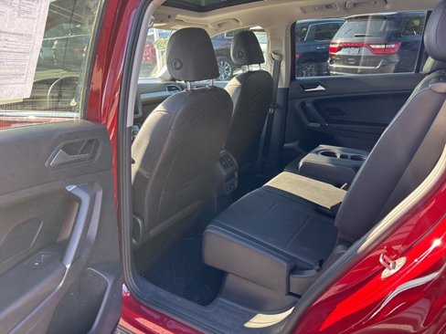 Used 2020 Volkswagen Tiguan SE w/ Panoramic Sunroof Package image 14