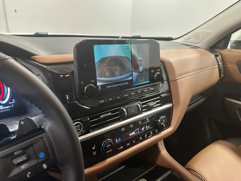 Used 2024 Nissan Pathfinder Platinum image 68