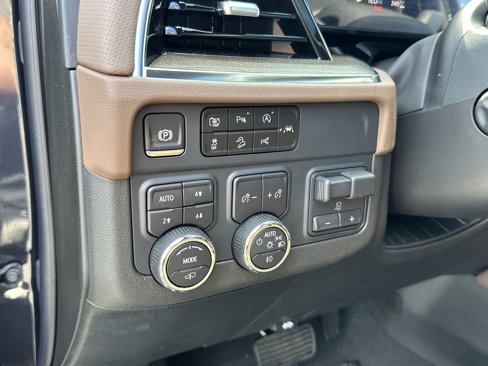New 2025 Chevrolet Suburban High Country image 17
