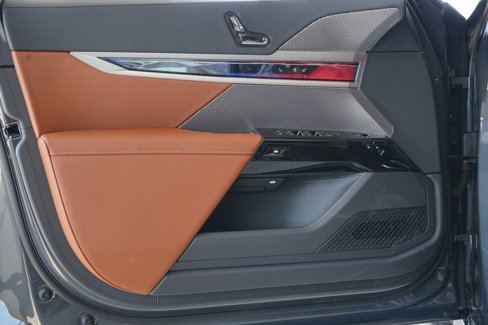 New 2026 BMW 740i w/ Premium Package image 10