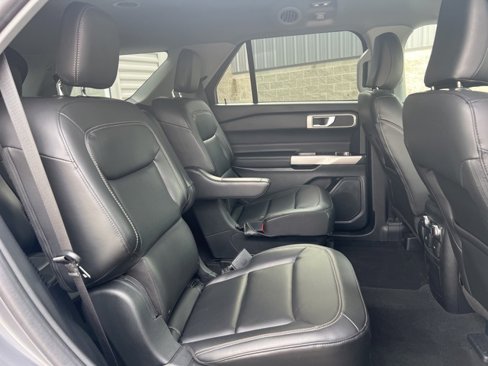 Used 2022 Ford Explorer XLT w/ Equipment Group 202A image 14