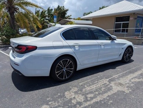 Used 2023 BMW 530e w/ Convenience Package image 7