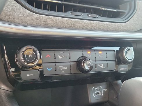 New 2025 Jeep Compass Latitude image 22