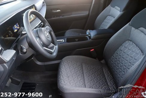 Used 2025 Nissan Kicks SV w/ Charging Package image 12