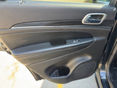 Used 2019 Jeep Grand Cherokee Limited image 12