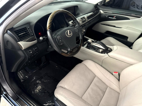 Used 2016 Lexus LS 460 w/ Comfort Package image 27
