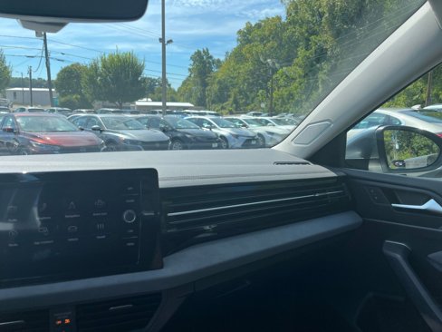 Used 2025 Volkswagen Jetta SE image 31