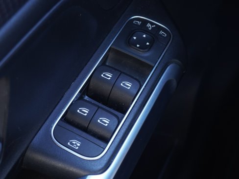 Used 2023 Mercedes-Benz GLB 250 4MATIC image 13