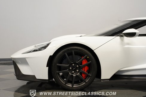 Used 2017 Ford GT image 25