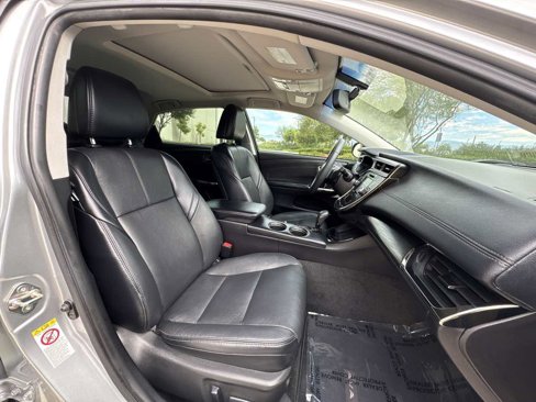Used 2016 Toyota Avalon Touring image 10